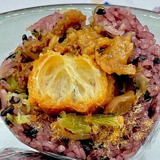 滷肉飯糰Braised Pork Rice Roll / Rouleau de riz au porc braisé